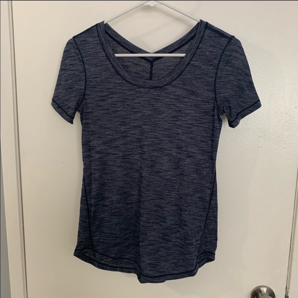 GUC lululemon size 4 navy tee